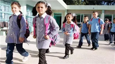 بالونات وزفة مزمار.. 5 مشاهد تُجسد فرحة الطلاب في أول يوم دراسة
