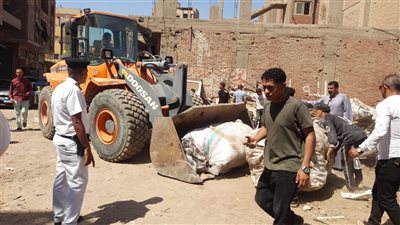 إزالة مخازن خردة مخالفة بالطالبية بعد ضبط مخالفات تهدد سلامة السكان
