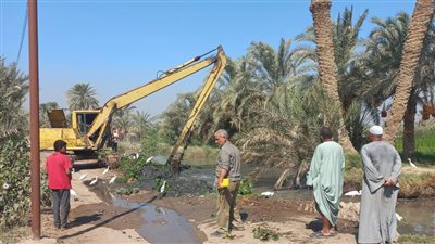 استمرار أعمال تطهير الترع والمجاري المائية بري شرق الفيوم 