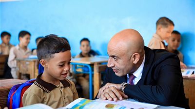 وزير التعليم يطمئن على انتظام توزيع الكتب الدراسية