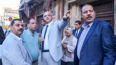 محافظ الإسكندرية يتفقد النقل البديل لترام الرمل في سيدي بشر وفيكتوريا وباكوس