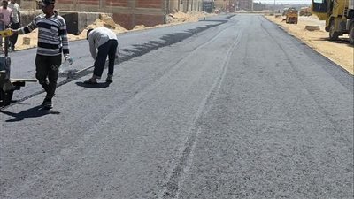 استمرار أعمال تطوير ورفع كفاءة الطرق بـ
