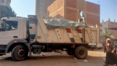 محافظ أسيوط: رفع 120 طنًا من المخلفات وتسوية وتمهيد طرق بأبنوب 