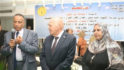 بعد تكريم صالحة أبو الفضل ونادر علي.. المعلمين تطلق جائزة «المعلم القدوة»