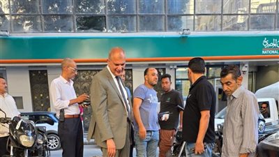 رئيس حي غرب القاهرة يتابع إصلاح كسر ماسورة مياه بجاردن سيتي