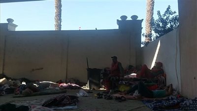 عمال النظافة يفترشون الأرض ونائب محافظ القاهرة مطالب بالتحرك 