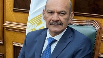 تجاوزات إدارية.. عمال محاجر السويس يستغيثون بـ المحافظ: أنقذوا المنشأة من الإدارة