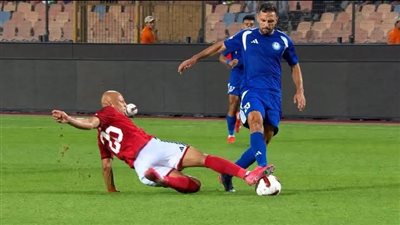 أزمة الدفاع تحاصر الأهلي.. عموتة يحسم مفاضلة ثلاثية قبل مواجهة أبو قير