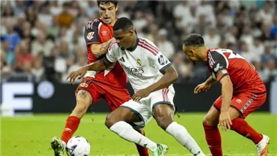 أرنولد في ورطة.. دومفريس يفرض نفسه كظهير أيمن أساسي في ريال مدريد