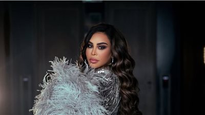 أحلام الشامسي تطل بالريش مع البايت اللامع