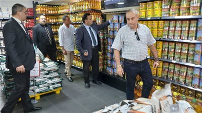 وزير التموين يفتتح فرعي 