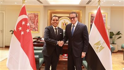 وزيرا الصحة والدولة بسنغافورة يبحثان إنشاء مركز للمساعدات الإنسانية والطبية لغزة بمدينة العريش 