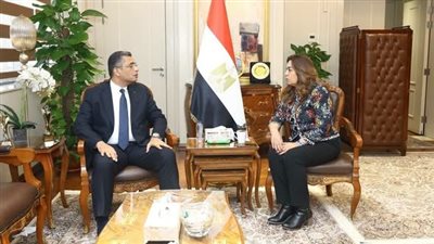 وزيرة التنمية المحلية والبيئة تبحث مع محافظ البحر الأحمر آليات الحفاظ على التنمية الحضارية والسياحية