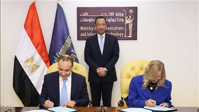 وزير الاتصالات يشهد توقيع مذكرة تفاهم مع إنتل لتدريب مليون مواطن سنويًا على الذكاء الاصطناعي