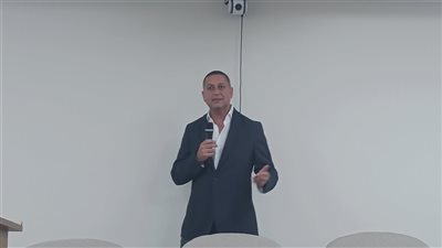  أورا: الذكاء الاصطناعي أداة والإنسان يظل أساس نجاح الشركات