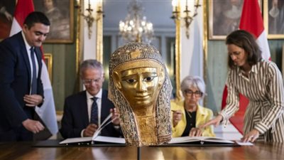 مصر تنجح في استرداد قناع ذهبي أثري من سويسرا 