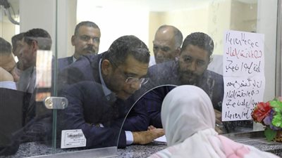 محافظ البحر الأحمر يتابع سير العمل بحى جنوب الغردقة 