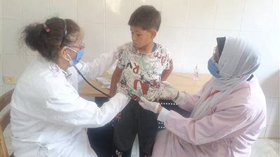  صحة المنيا تقدم 2094 خدمة طبية لـ862 مواطنًا بقافلة بلنصورة