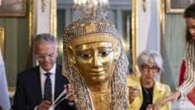 كواليس استرداد قناع مومياء ذهبي من سويسرا 