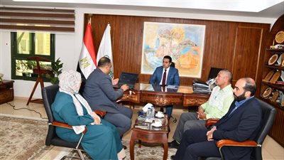 نائب محافظ الفيوم يبحث مع شركة 