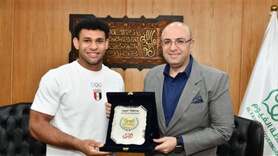 محافظ الفيوم يكرّم بطل رفع الأثقال عبد الرحمن يونس لإنجازاته الدولية