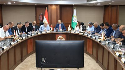  محافظ الجيزة يوجه بتوسيع التشجير والجمع السكني للقمامة