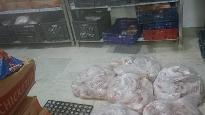 ضبط 2.6 طن أغذية مجهولة المصدر و4 آلاف زجاجة مياه بالدقهلية
