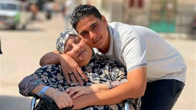 «شكرا من كل قلبي».. شاب بالبحيرة يشكر مجلس الوزراء والرئيس السيسي بعد الاستجابة لعلاج والدته