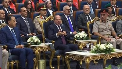 السيسي: تعبير المواطنون عن الآراء والملاحظات حق أصيل ومهم