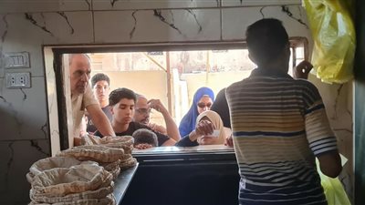 محافظ الدقهلية يتابع انتظام سير العمل بمخبز المحافظة الكبير بالمنصورة