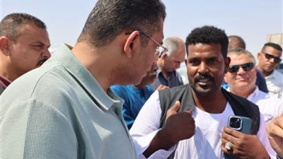وزير الشباب ومحافظ البحر الأحمر يوجّهان بإنشاء ساحات رياضية بـ أدلديب