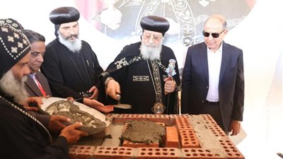وضع حجر أساس كنيسة السيدة العذراء مريم والملاك ميخائيل ببني مزار 