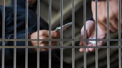 حبس دليفري مُتهم بالتعدي على فتاة داخل مقابر الشرقية