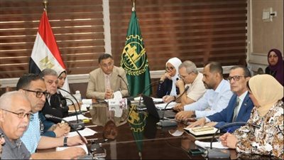 محافظ القليوبية يشدد على ضرورة الالتزام بالبرامج الزمنية لتنفيذ المشروعات القومية 