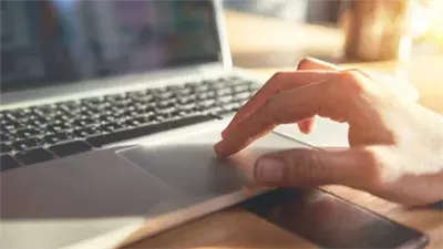 إذا ارتفعت لوحة لمس اللابتوب.. توقف عن استخدامه فورًا