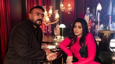 رد فعل مفاجئ من أحمد العوضي ورحمة محسن يثير التكهنات حول علاقته بيارا السكري 