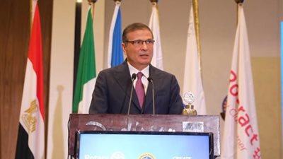 وزير الزراعة يستعرض خطة الدولة لتحقيق الأمن الغذائي والتنمية الزراعية 