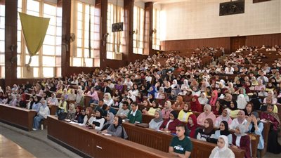 رئيس جامعة الإسكندرية يتفقد سير العملية التعليمية في أول أيام العام الجامعي 