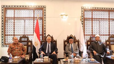 إقامة كريمة وعلم نافع.. رئيس جامعة الأزهر يكشف دعم الطلاب الإندونيسيين
