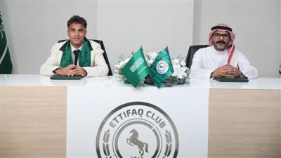 لاعب الأهلي ينتقل إلى الاتفاق السعودي