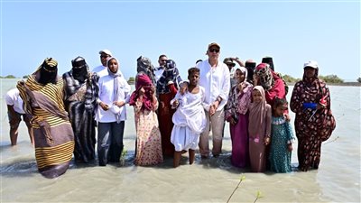 وزير الري يتفقد جهود زراعة واستعادة أشجار المانجروف بمنطقة حماطة بمحافظة البحر الأحمر