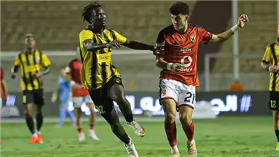بعد أزمته مع عموتة.. حقيقة رحيل علي محمود من الأهلي