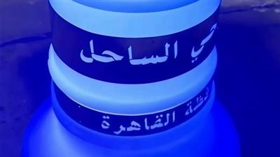 كفرات زرقاء تزين أعمدة الإنارة بالساحل.. والأهالي: «أول مرة نشوف إبداع بالشكل ده»