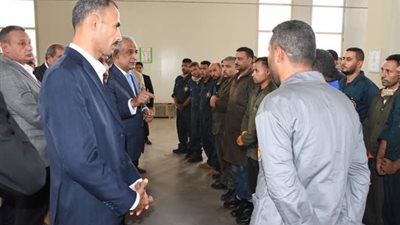وزير الإنتاج الحربي يتفقد خطوط الإنتاج بشركة هليوبوليس للصناعات الكيماوية