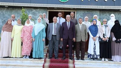 رئيس جامعة الأزهر يستقبل طالبات أوائل الثانوية ويعفيهن من المصروفات 