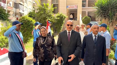 مدير مديرية تعليم الإسكندرية يفتح حوارًا مباشرًا مع طلاب المدارس 