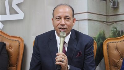رئيس جامعة المنصورة يفتح حوارًا مع طلاب كلية التمريض حول الدراسة والمهارات وسوق العمل