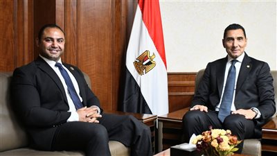 وزير الشباب والرياضة يلتقي أحمد عبد اللطيف بطل الووشو كونغ فو