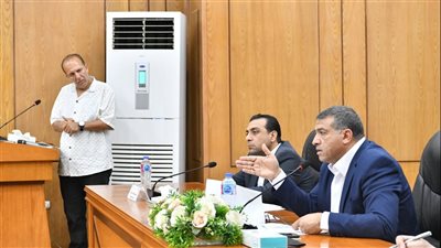 محافظ قنا يوجه بوضع خطة زمنية لإنهاء كافة المتغيرات بكل وحدة محلية