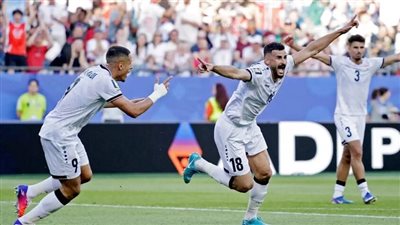 مهاجم العراق يثير الجدل بصورة وجبة من لحم الخيل
